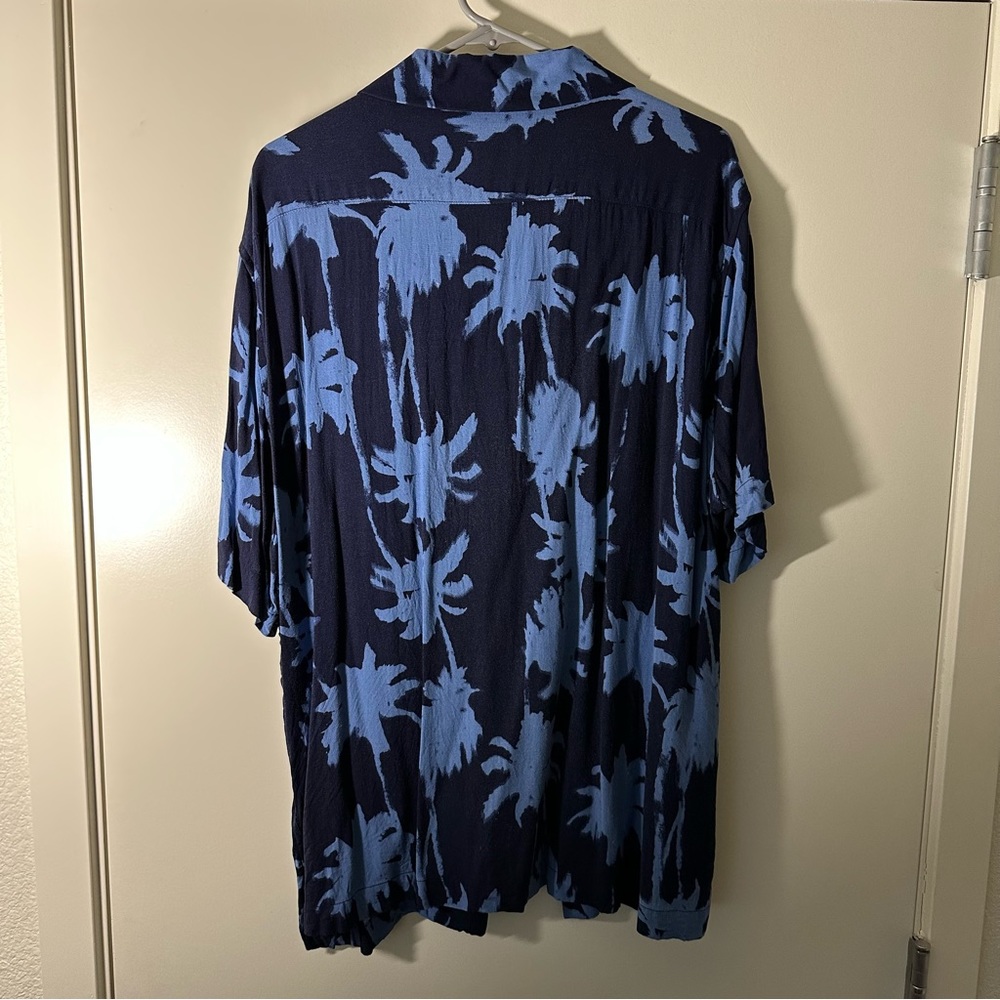 H&M Palm Tree button up - Picture 4 of 5